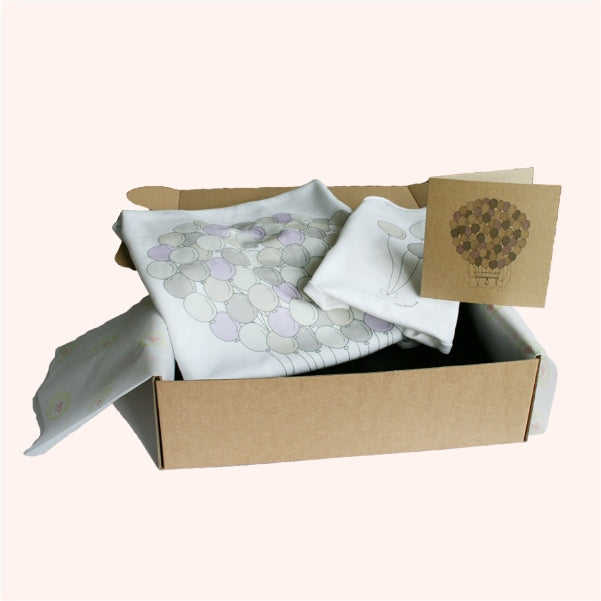 Full Mum-to-Be gift box showing packaged maternity top, baby bodysuit, eco greeting card, and Gooseberry Pink branded box – a complete, ready-to-send present.